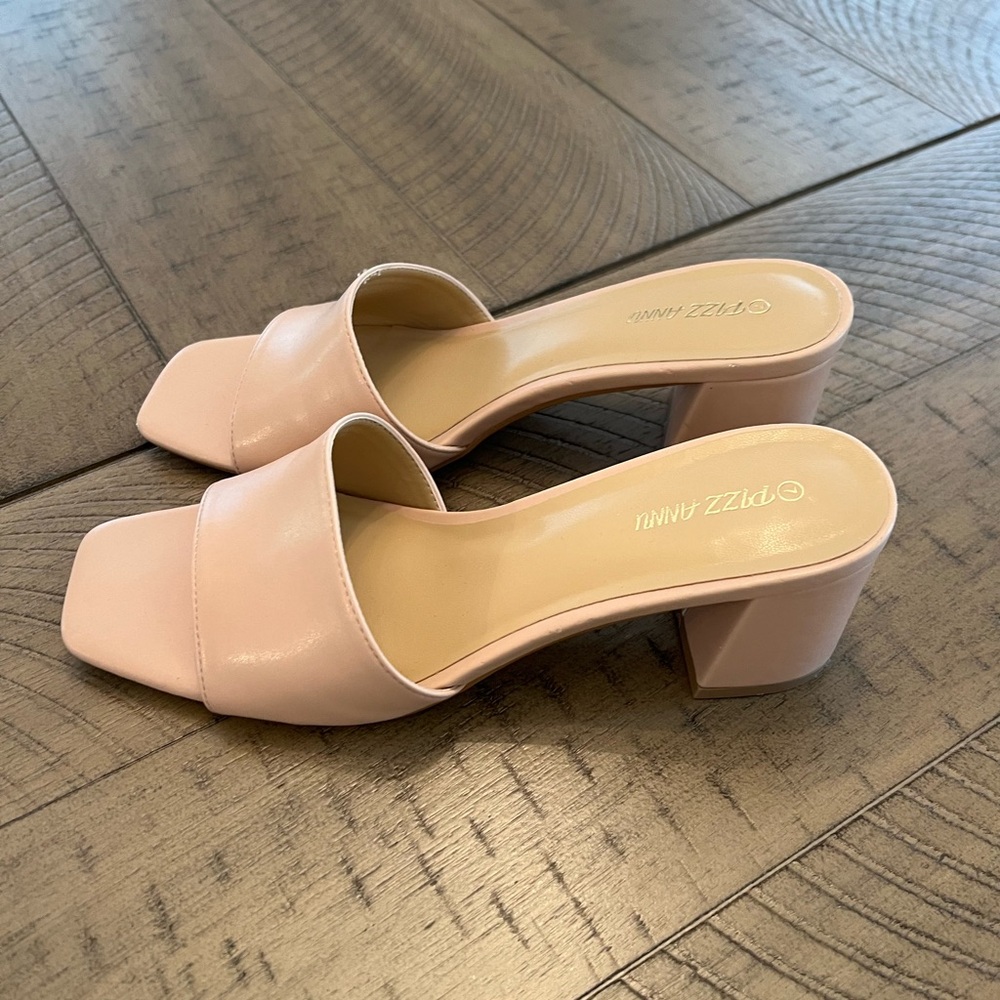 Pizz Annu Heels